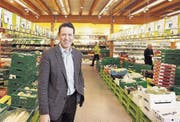 CCA-Geschäftsleiter Martin Angehrn in einem seiner neun Abholmärkte für Grossverbraucher. (Bild: PD)