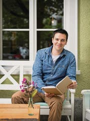«Der Trick ist, nicht zu lange nach einem Thema zu suchen»: Stephan Sigg bringt Menschen zum Schreiben. (Bild: Urs Bucher)