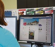 Eine Facebook-Nutzerin besucht die Seite der Gemeinde Lichtensteig. (Bild: Ruben Schönenberger)