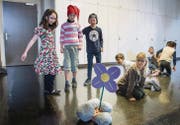 Die Drittklässler des Notker-Schulhauses proben fleissig: In ihrem Stück suchen sie vier Zauberblumen und erleben dabei allerhand. (Bild: Urs Bucher)