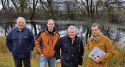 Widmen sich dem Naturschutzgebiet Felbenmaadbüchel: Von links: Landwirt Niklaus Loher sowie die Mitglieder der Naturschutzkommission Roger Dietsche, Beni Heeb (Präsident) und Harald Herrsche. (Bild: Angelika Rieger)