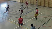 Die Ebnat-Kappeler Schüler und die Asylsuchenden lieferten sich spannende Spiele. (Bild: PD)