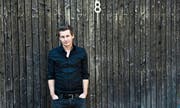 Der Bündner Schriftsteller Arno Camenisch hat einen philosophischen Hang zum schwarzen Humor. (Bild: Janosch Abel)