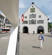 Das Waaghaus am Bohl, gesehen von der Calatrava-Wartehalle her. (Bild: Hanspeter Schiess)