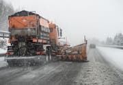 Das Räumen der Autobahnen ist Aufgabe des Nationalstrassenunterhalts. (Bild: Ralph Ribi (28. Dezember 2014))