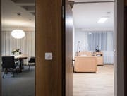 Blick in die Stube und eines der sieben Zimmer des Hospizes St. Gallen. (Bild: Ralph Ribi (St. Gallen, 13. Januar 2018))