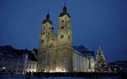 16 000 Lichter erleuchten den Christbaum (Bild: Klaus Stadler)