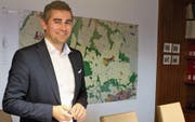 Oberbürens Gemeindepräsident Alexander Bommeli präsentierte gestern die Rechnung 2017, das Budget 2018 sowie die Gutachten und Anträge, die der Gemeinderat zuhanden der Bürgerversammlung verabschiedet hat. (Bild: Andrea Häusler)