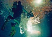Der Kameramann filmt für einmal unter der Wasseroberfläche. (Bild: pd)
