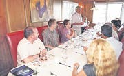 Die Mitarbeitenden feierten das Jubiläum im Restaurant Burg in Au. (Bild: pd)