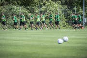 Spieler des FC St.Gallen beim Training. (Bild: Urs Bucher)