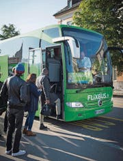 Französisches Kennzeichen, internationaler Fahrplan: Ein Flixbus hält an der Lagerstrasse. (Bild: Ralph Ribi)