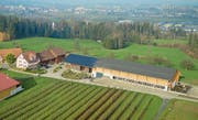 Der Hof der Familie Eigenmann mit dem Neubau rechts. (Bild: PD)