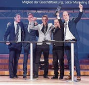 Das Siegerteam Marktforschung (von links): Raffaele Vignacastrisi, Matthias Nideröst, Manuel Bayer, Projektleiter Marco Otti und Ramon Beerli. (Bild: Urs Bucher (Urs Bucher))