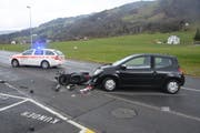 Der Motorradfahrer erlitt unbestimmte Verletzungen. (Bild: Kapo SG)