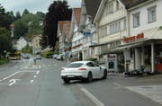 Beim Unfall zog sich der Töfffahrer leichte Verletzungen zu. (Bild: Kapo AR)