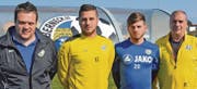 Neue Spieler, neue Trainer, neue Trainerbank (von links): Andreas Lüchinger, Okan Akyildiz, Selim Kum und Robert Thurnherr. (Bild: Yves Solenthaler)