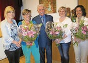 Verwaltungsratspräsident Leo Senn mit Olivia Germann, Susy Rüegg, Andrea Fuchs und Regula Franck (von links). (Bild: Bea Näf)