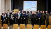 Bereits 2016 begrüssten Stadtpräsident Mathias Müller (3. von links) und Fritz Staudacher (6. von rechts, vorn) die internationale Jost-Bürgi-Community im Städtli. (Bild: Sascha Erni)