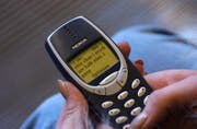 Das Appenzeller Sprachbuch gibt eine Anleitung zum SMS-Schreiben im Dialekt. (Archivbild: Sam Thomas)