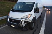 Der beschädigte Lieferwagen. (Bild: Kapo SG)