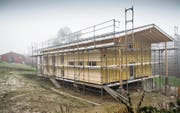 Neues Gebäude, gleicher Standort: Das Pfadiheim in Wittenbach soll am 2. Juni eröffnet werden. (Bild: Ralph Ribi)
