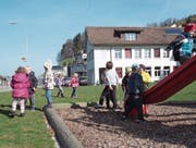 Ob hier im Lütisburger Oberdorf noch lange Kindergärtler spielen, ist je länger, desto fraglicher. (Bild: PD)