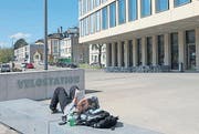 Auf der «Anlieferungsrampe»: Der asphaltierte Vorplatz der FHS. (Bild: Ralph Ribi (Ralph Ribi))