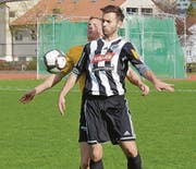 Packende Zweikämpfe sind ab diesem Wochenende auf den hiesigen Fussballplätzen zu sehen. (Bild: mc)