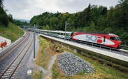Verzweigung Galgentobel: Der Voralpen-Express fährt ab Dezember über die neue Brücke Richtung Wittenbach, links die SBB-Doppelspur. (Bilder: Urs Bucher)
