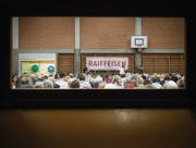 An der Raiffeisen-Generalversammlung in Abtwil wurden die Fusionspläne vorgestellt. (Bild: Benjamin Manser)