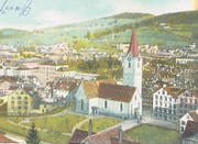 St. Mangen noch ohne Gewerbeschulhaus auf einer Postkarte um 1905. Der Neubau wird erst 1912 auf der Grünfläche rechts vor der Kirche entstehen. (Bild: Sammlung Reto Voneschen)