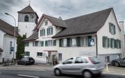 Das Restaurant Rebstock in Berg steht zum Verkauf. Nun zieht sich die Gemeinde als möglicher Käufer zurück. (Bild: Ralph Ribi)