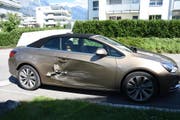 Der Fahrer des Unfallwagens sass unter Drogeneinfluss am Steuer. (Bild: Kapo SG)
