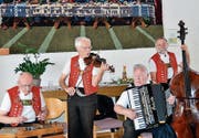 Das Echo vom Saum: Hans Hürlemann (Hackbrett), Koni Menet (Geige), Max Schläpfer (Handorgel) und Köbi Hardegger (Bass). (Bild: PD)