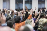 Durchschnittlich besuchen zwischen 2,5 und 3,8 Prozent der Wittenbacher Bevölkerung die Bürgerversammlung. (Bild: Luca Linder (25.11.2013))