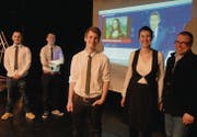 Regisseur Severin Schönenberger (Mitte) mit einem Teil seines Teams: (von links) Leander Grünenwald (spielt den Bruder des Hauptdarstellers), Joachim Schönenberger (Drehbuch und Trickfilm), Mirjam Hadorn und Martin Fricker (sie spielen sich selbst als Galeristin und Kunstorganisator). (Bild: Martin Fricker)