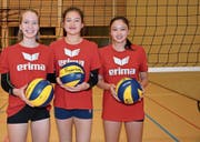 Jasmine Fiechter, Jasmin Kuch und Annouk Erni sind aktuell die drei grössten Talente, die bei Volley Toggenburg eine gute Ausbildung geniessen (von links). (Bild: Beat Lanzendorfer)