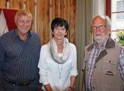Markus Haag, neuer Präsident Genossenschaft Alterssiedlung Wattwil, Marlene Winteler, Neumitglied im Vorstand, und Jakob Aerne, zurückgetretener Präsident (von links). (Bild: Thomas Rüegg)