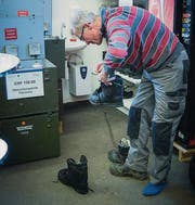 Zwar nicht neu, aber fast: Militärstiefel in allen Grössen. (Bild: Ralph Ribi (Ralph Ribi))