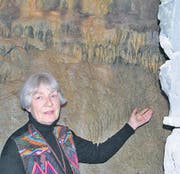 Ein Tropfstein als grosse Überraschung für Lydia Spirig.