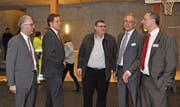 Verwaltungsratspräsident Heinz Zingg, alt Bankleiter und neu -leitungsmitglied Andreas Schmalz, die neuen Verwaltungsräte Beat Bischof und Markus Storchenegger und Bankleiter Jürg Baumgartner (v.l.). (Bild: Monika Egli)