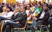Der Besucheraufmarsch an der gestrigen Infoveranstaltung zeigte, dass das Interesse an der Verkehrssicherheit ungebrochen ist. (Bild: Andrea Kobler)