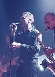 «Yet another floyd»-Bandleader Reinhard Petershofer mit Saxofonist Manfred Hanglert auf der «Metropol»-Bühne in Widnau. (Bilder: Ulrike Huber)