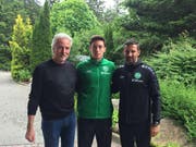 Silvan Hefti mit Präsident Dölf Früh (links) und Trainer Joe Zinnbauer. (Bild: pd)