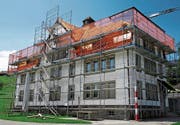 Das ehemalige Waisenhaus wird erneuert. (Bild: Peter Eggenberger)