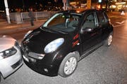 Das Auto der Verstorbenen rollte auf die Gegenfahrbahn, wo es gegen ein anderes Auto stiess. (Bild: Kapo)