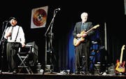 Nach der Versammlung sorgten The Rockdaddies mit Sänger Henry Fries und Gitarrist Pierre-Alain Kessi für Stimmung. (Bild: Vroni Krucker)