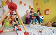 Die Stadt St. Gallen bietet künftig so viele subventionierte Krippenplätze an, wie effektiv nachgefragt werden. (Bild: Urs Bucher)