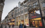 Die Geschäfte in der Stadt spüren weiterhin die Folgen des Einkaufstourismus ins grenznahe Ausland. (Bild: Ralph Ribi (4. Februar 2015))